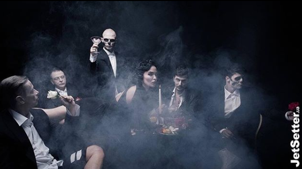 "Фільм жахів "Черниця": Даша Астаф'єва знялася у містичній фотосесії з Потапом