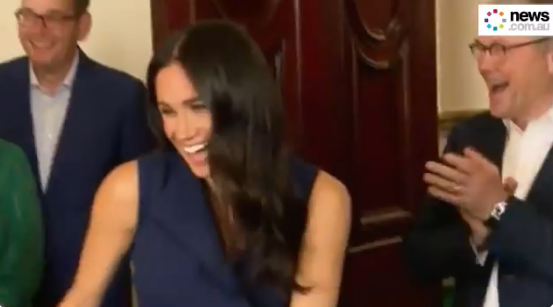 &quot;Я буду жить в этом видео&quot;: сеть растрогал забавный инцидент с Меган Маркл в Мельбурне