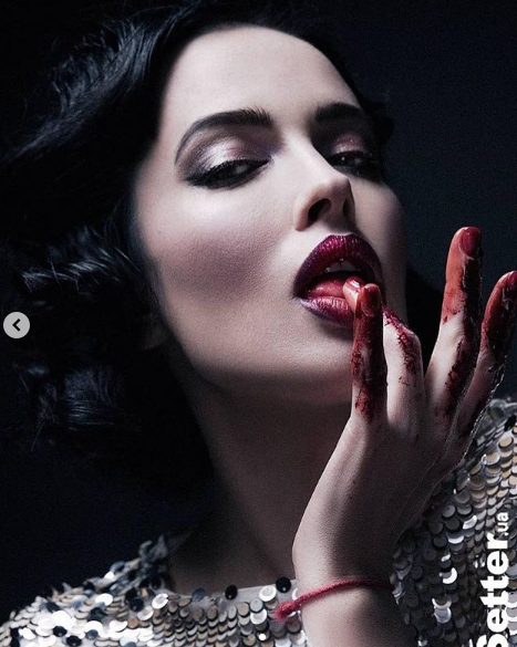 "Фільм жахів "Черниця": Даша Астаф'єва знялася у містичній фотосесії з Потапом