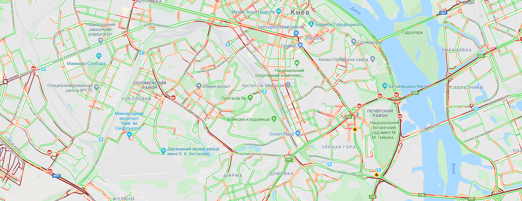 Центр Киева сковали пробки