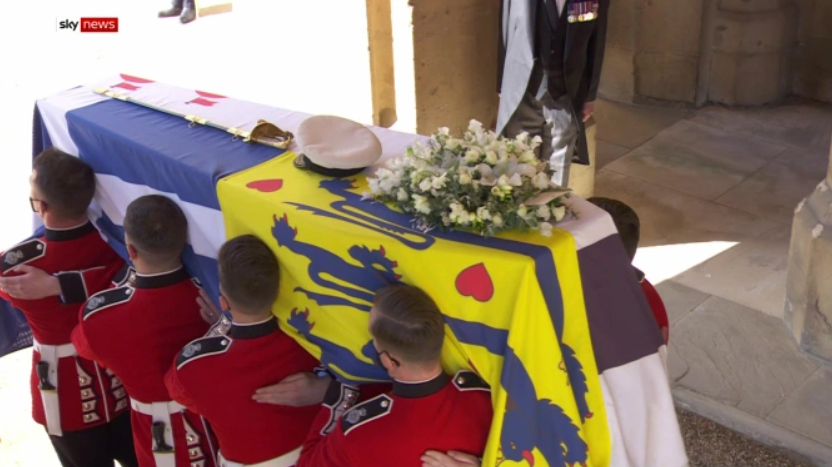 Елизавета II в трауре, Гарри с Уильямом порознь: как королевская семья прощается с Филиппом (фото)