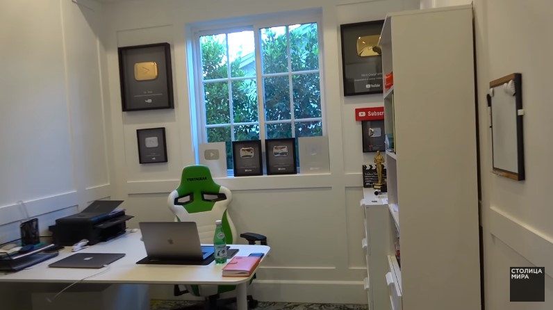 Багатодітні переселенці з Донецька стали мільйонерами в США