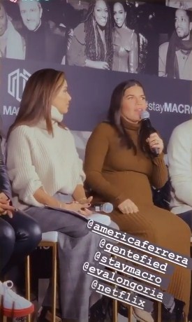 Єва Лонгорія показала, як без шкоди стилю носити "бабусин" светр