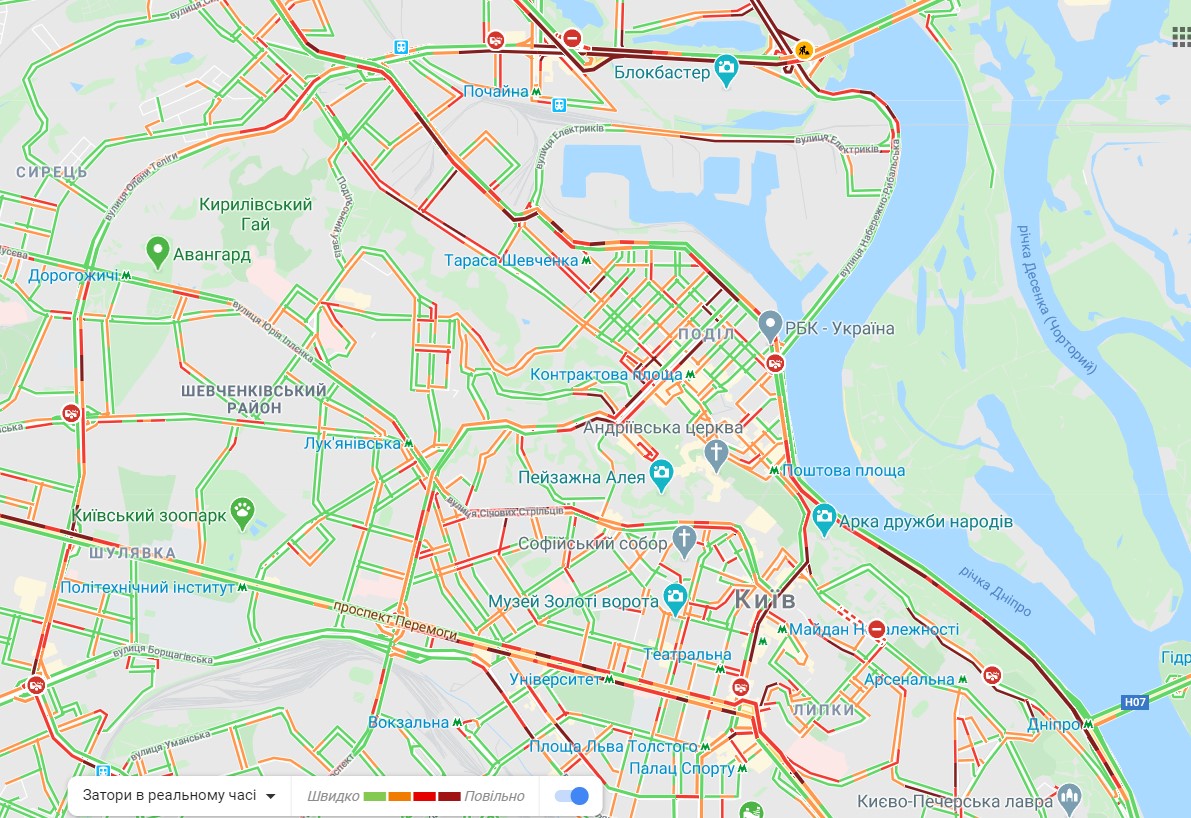 Через негоду у Києві затопило центральні вулиці: утворилися затори