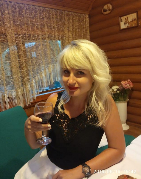 Спливли нові деталі про українку, яка викинула паспорт: чекаємо відео з вибаченнями