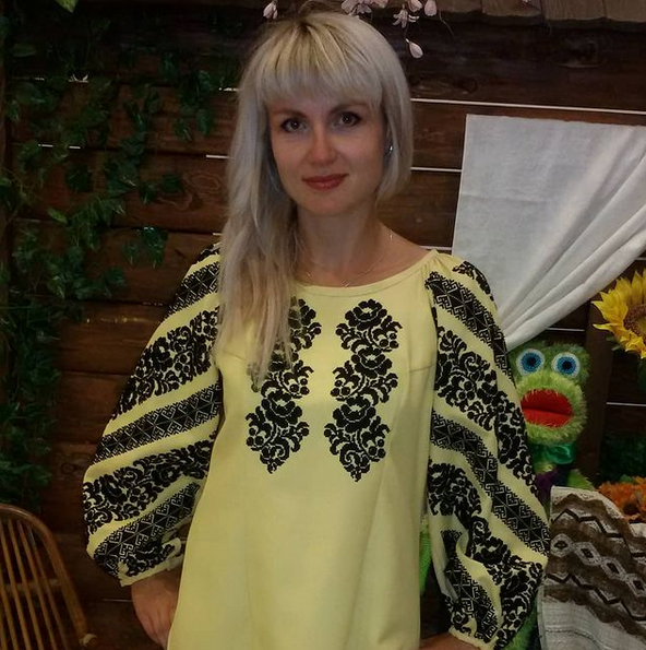 Спливли нові деталі про українку, яка викинула паспорт: чекаємо відео з вибаченнями