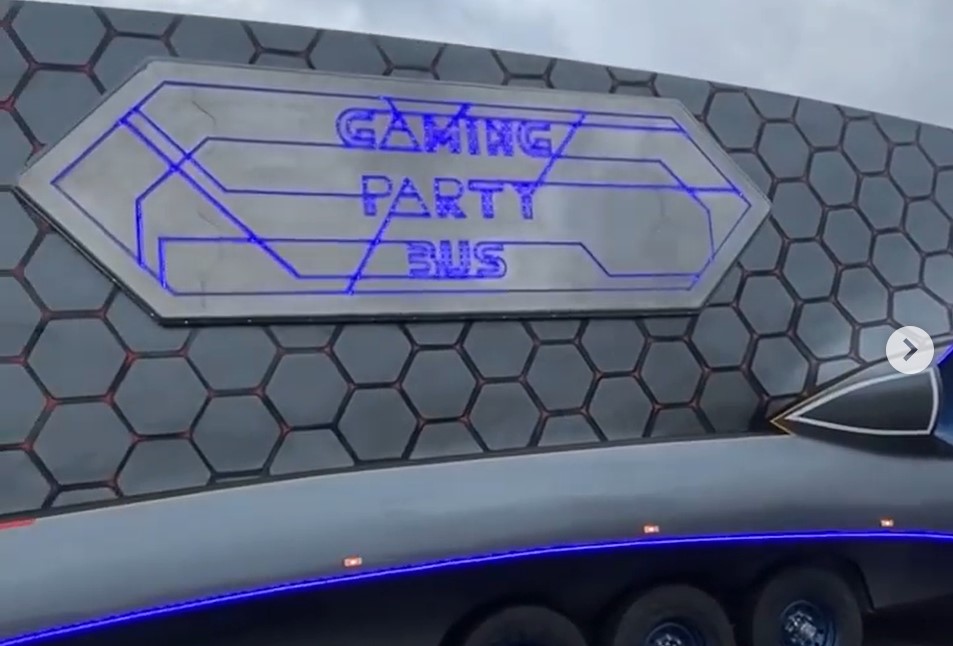 В Україні створили "космічний" автобус: відео красеня