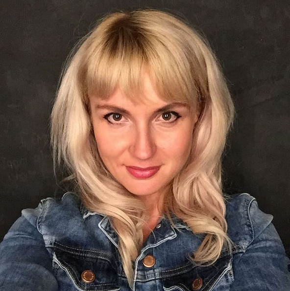 Спливли нові деталі про українку, яка викинула паспорт: чекаємо відео з вибаченнями