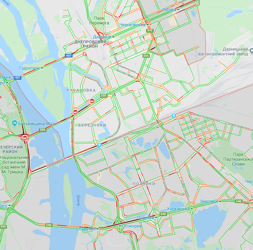 Центр Киева сковали пробки