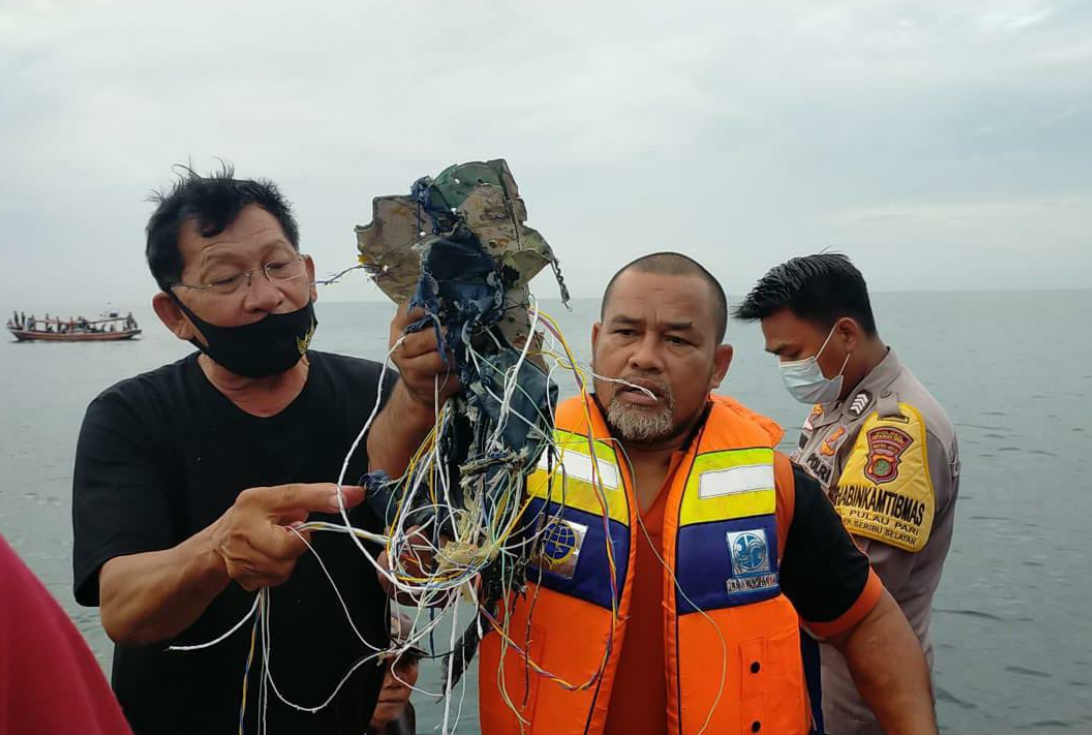 Крушение Boeing 737-500 в Индонезии: названа основная версия катастрофы