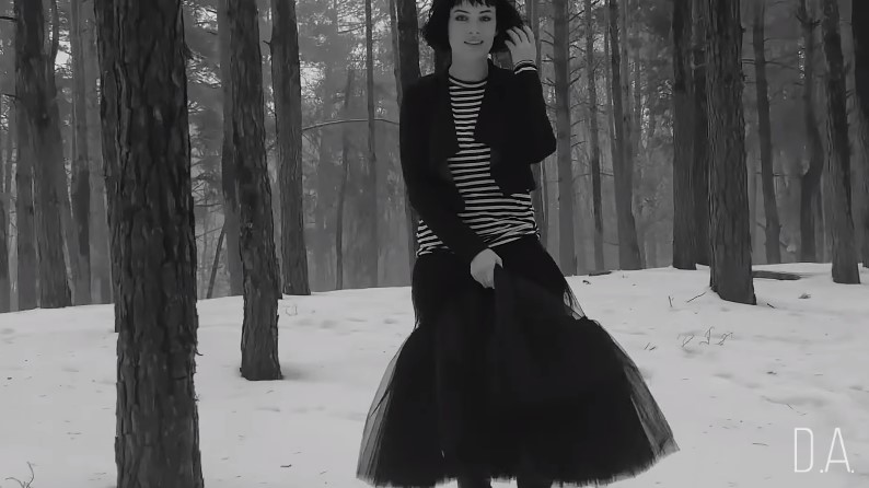 &quot;Нежная зима&quot;: Даша Астафьева очаровала романтичным клипом