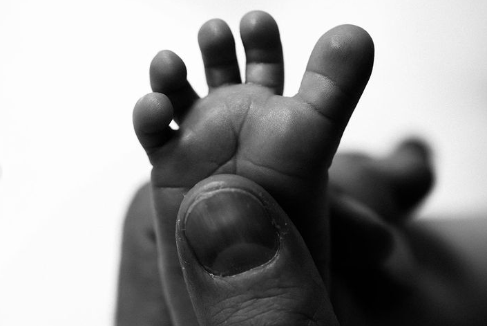 Андрей Джеджула снова стал папой: нежные фото малышки из роддома