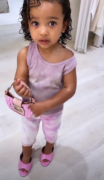 Мамины модницы: Ким Кардашьян демонстрирует страсть дочек к стильным нарядам