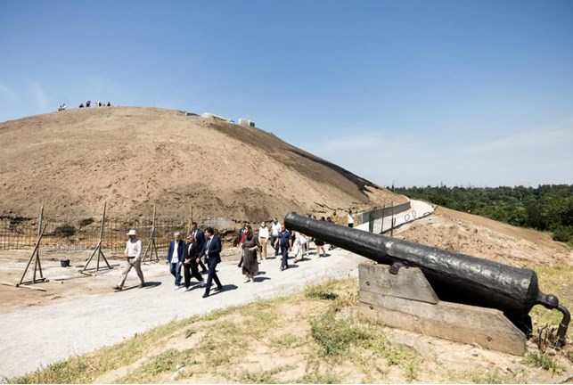 До Дня незалежності на Хортиці відкриють безбар'єрний доступ до "Кургану єдності"