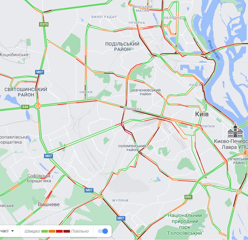 Київ застряг у заторах: яка ситуація на дорогах