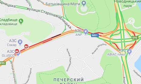 В Киеве на бульваре Дружбы Народов столкнулись три авто