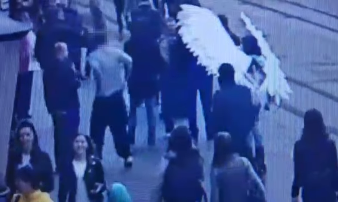 Іноземець в центрі Львова показував геніталії дітям (відео)