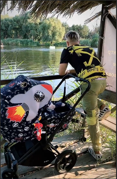 "Мене переслідують": Сніжана Бабкіна показала веселі кадри з чоловіком і сином