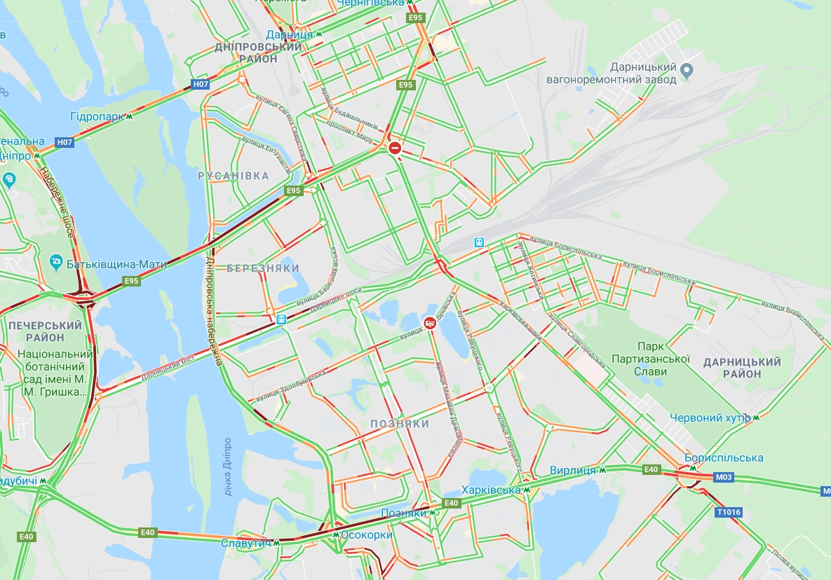 Киев сковали многочисленные пробки