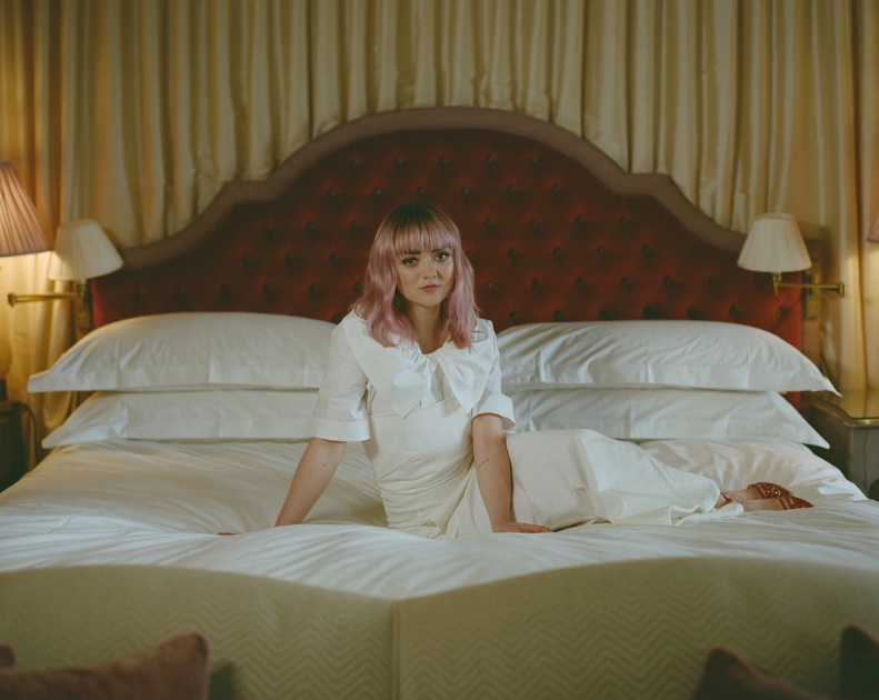 Девушка без границ: звезда "Игры престолов" снялась в стильной фотосессии для глянца