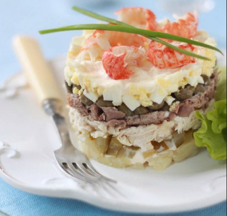Селедка под шубой, Мимоза и Оливье: необычные рецепты популярных салатов
