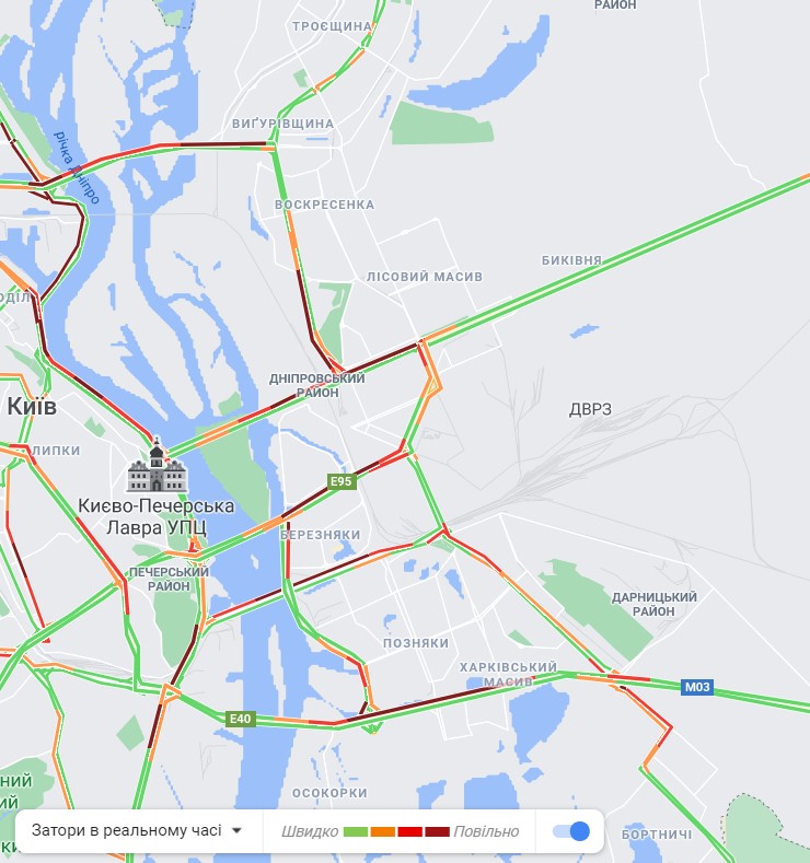 Київ застряг у заторах: яка ситуація на дорогах