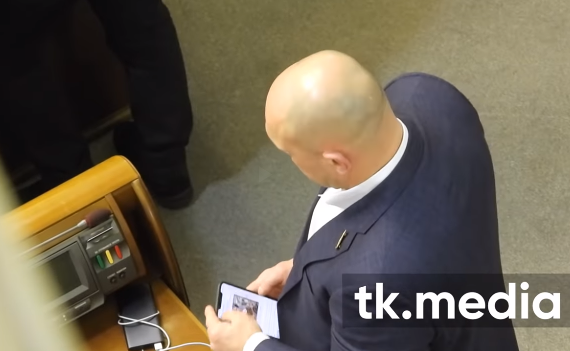 Кива в Раде смотрел популярное в России порно (видео)