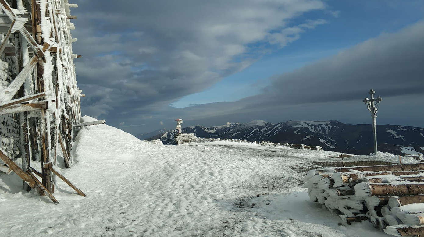 В Украину пришло похолодание. В Карпатах лежит снег, ливень накроет полстраны