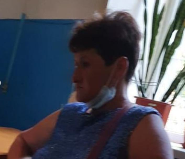 Под Запорожьем мать таскала маленькую девочку за уши и не пускала в туалет: "с*ы тут" (видео)