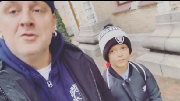Читалка ще не виросла: Потап із сином "порвали" мережу (відео)