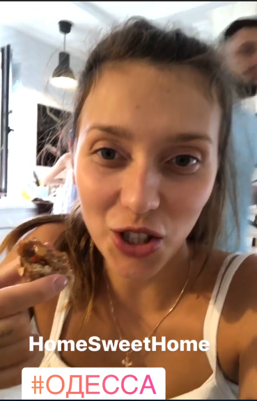 Милий дім: Тодоренко з сином насолодилася щедрим застіллям у рідній Одесі