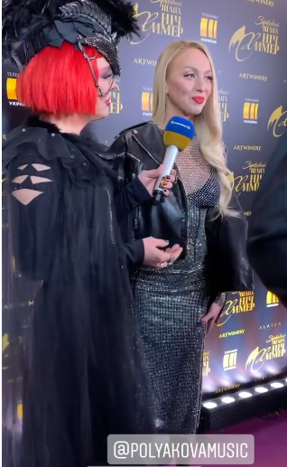 "Сяюча" Оля Полякова у прозорому топі з камінням заворожила ідеальними формами