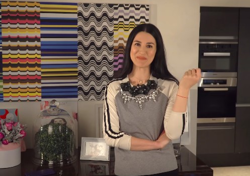 "Меня бросил парень": Ефросинина рассказала, как пережить расставание (видео)