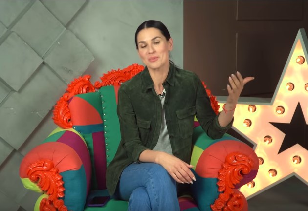 "Обожаю такие истории": Маша Ефросинина показала новую яркую пятерочку