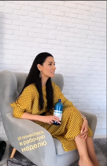 Элегантно и пикантно: Маша Ефросинина очаровала образом в платье с оголенной спиной