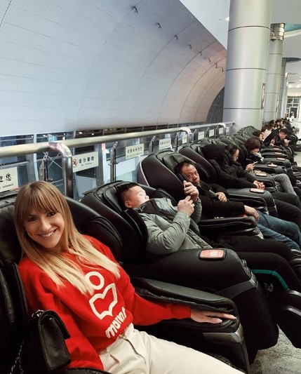 Дзао-шанхао: Леся Никитюк озадачила открыткой из Китая