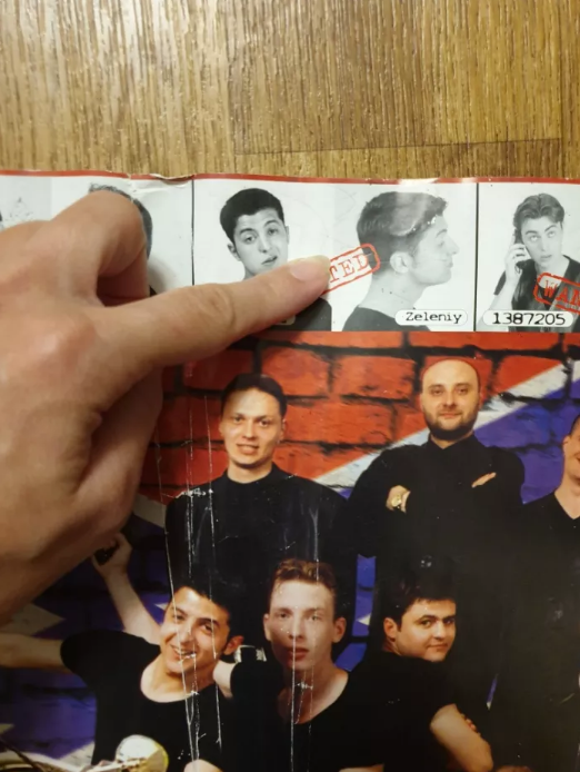 Автографы, книги, шаурма: украинцы научились зарабатывать на Зеленском