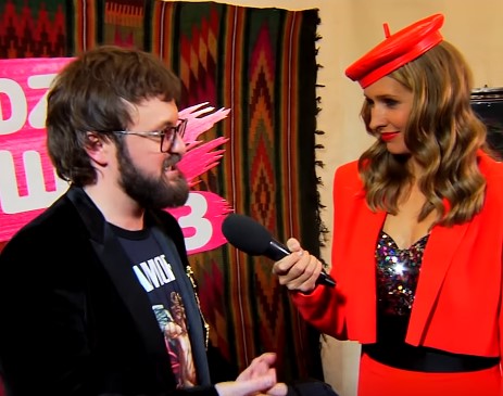 "Готов помогать морально и финансово": DZIDZIO высказался о выступлениях жены (видео)