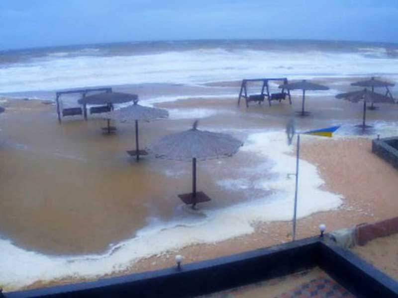 Кирилівку накрив сильний шторм: море змило пляжі (відео)