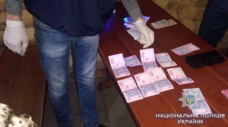 Нацполиция задержала на взяточничестве работников вузов в трех областях