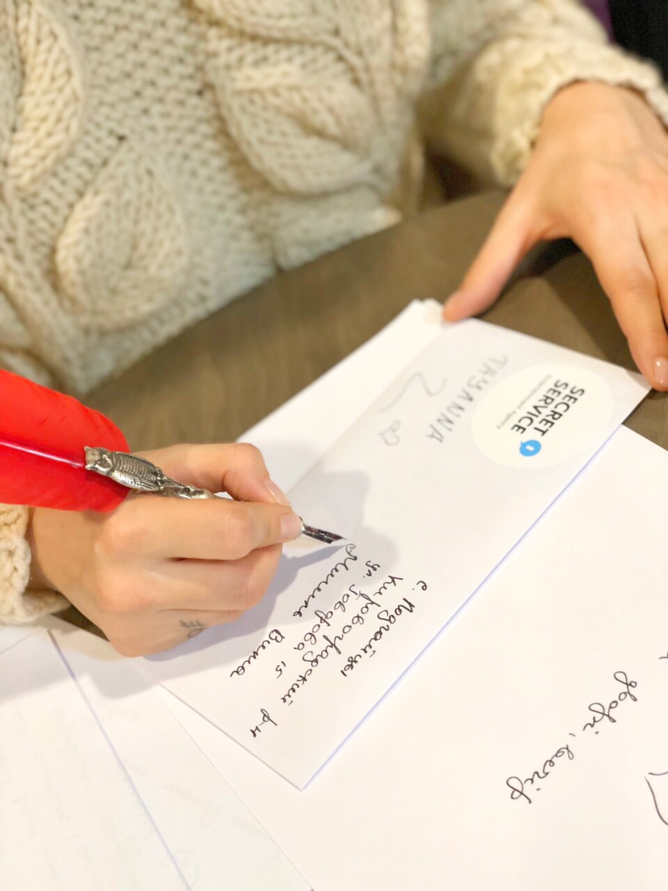 "Мало місця для душі": TAYANNA закликала шанувальників спілкуватися листами від руки