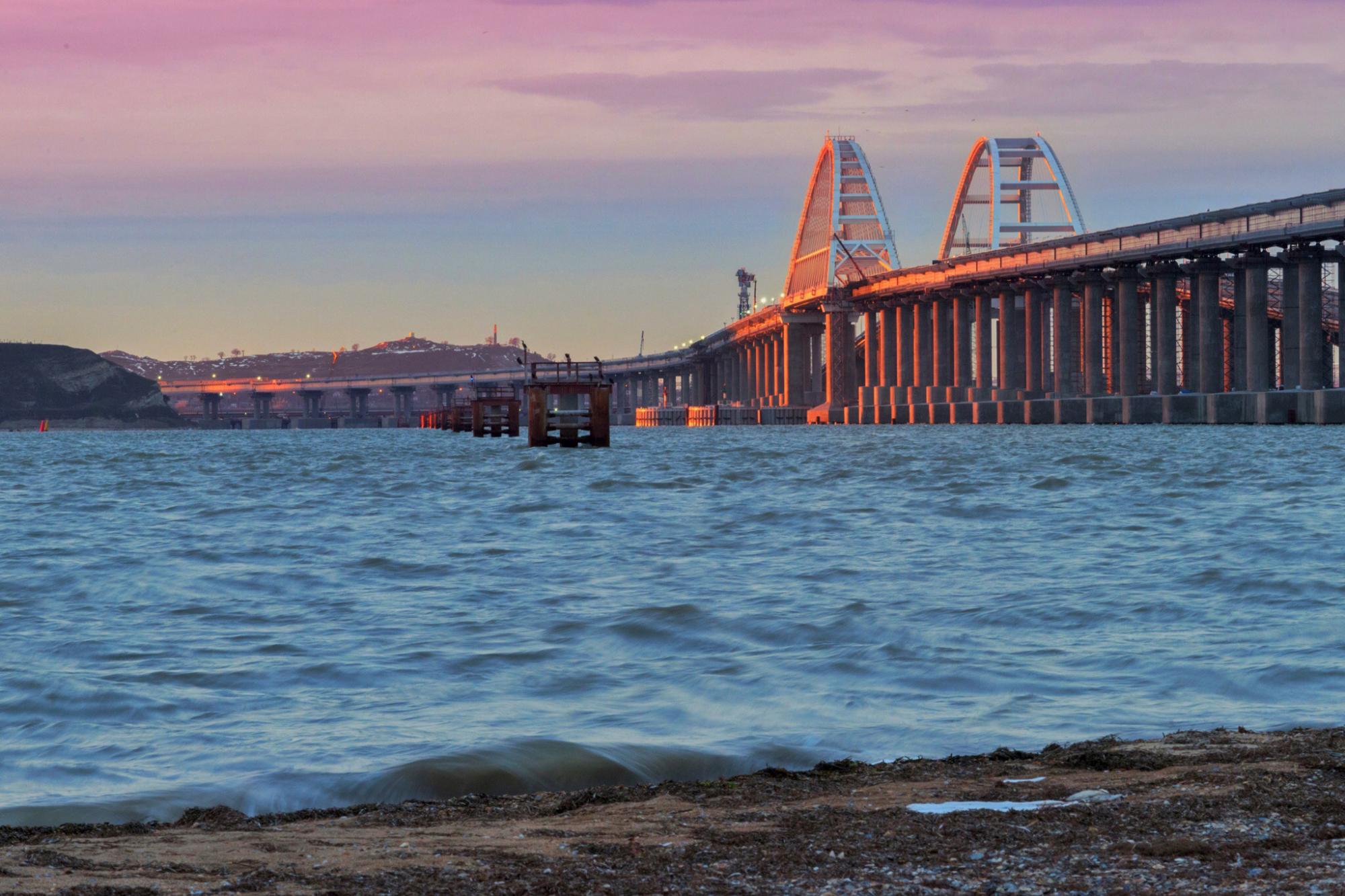 Мовчать, як партизани: вчений попередив про небезпеку Кримського моста