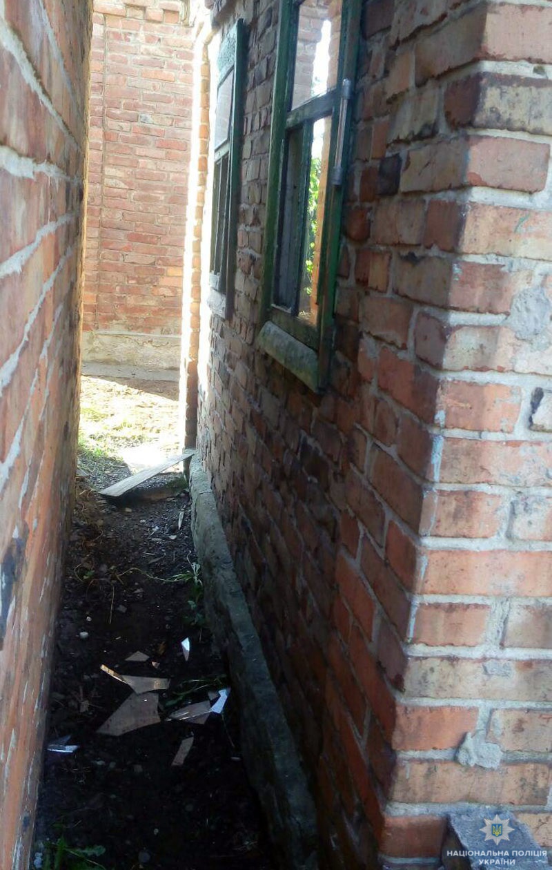 В Донецкой области обстрел боевиков повредил жилой дом