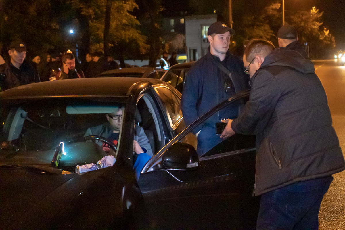 Багато порушень: у Дніпрі &quot;копи&quot; заблокували авто відомого блогера