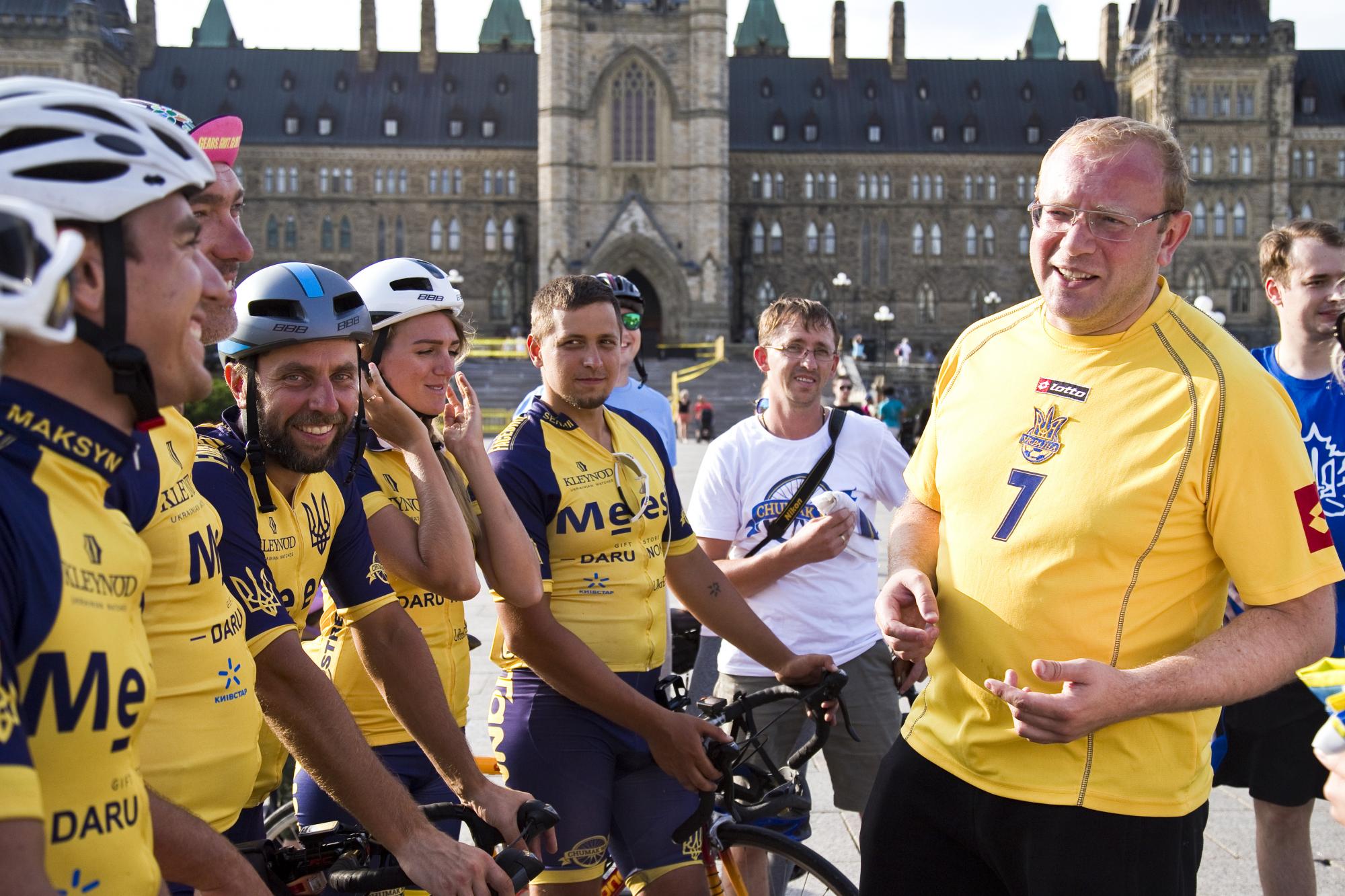 &quot;Щирість місцевих просто вражала!&quot;: українці проїхали 10 тисяч кілометрів по Канаді і США і побували у 430 містах