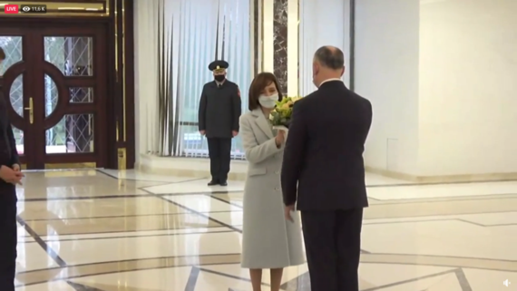 Додон передал Санду полномочия президента Молдовы