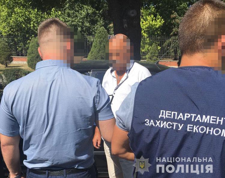 В Запорожской области прокурора задержали на взятке в 5 тыс. долларов