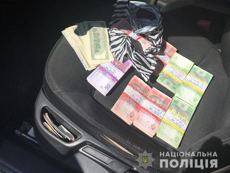 В Запорожской области прокурора задержали на взятке в 5 тыс. долларов