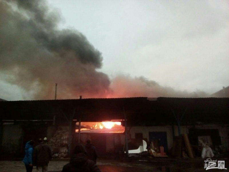 У Харкові в будівлі колишньої макаронної фабрики сталася пожежа