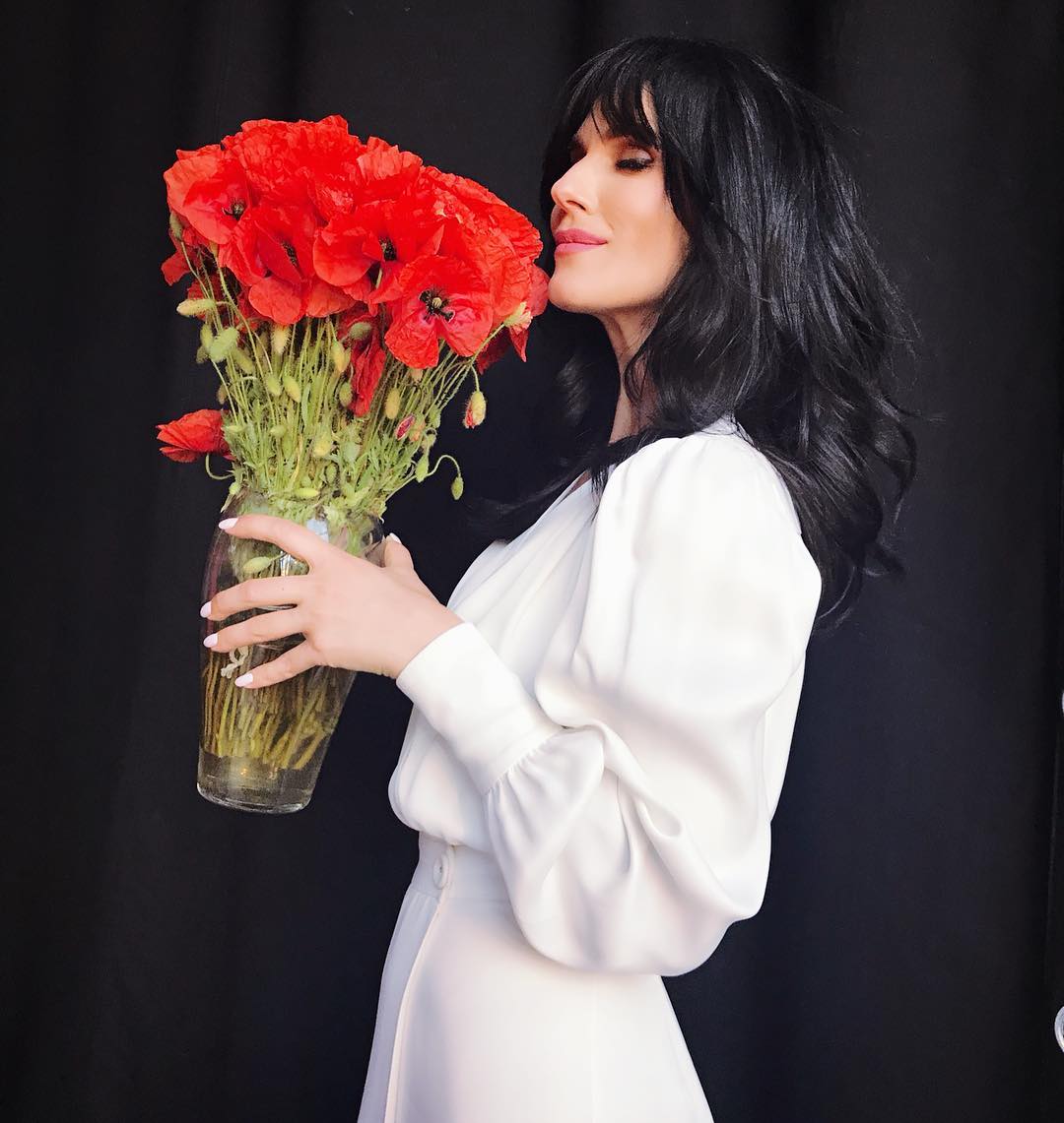 Легкая небрежность и ностальгия по 90-м: главные тренды в прическах 2019